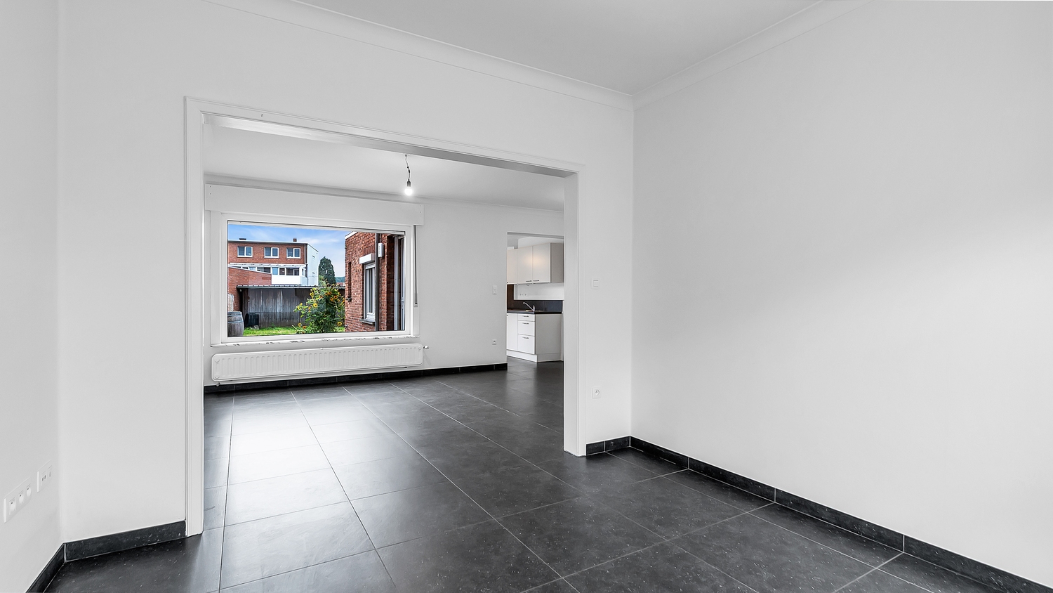 Totaal gerenoveerde en energiezuinige gezinswoning met 3 slaapkamers, carport voor 2 wagens en zonnige tuin in Paal - foto 5