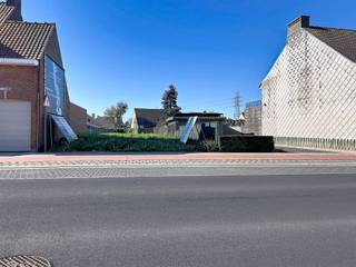 BOUWGROND TE KOOP IN ROESELARE (BEVEREN) IN DE WIJNENDALESTRAAT 105 TE ROESELARE BEVINDT ZICH DEZE AANTREKKELIJKE BOUWGROND VOOR GESLOTEN...