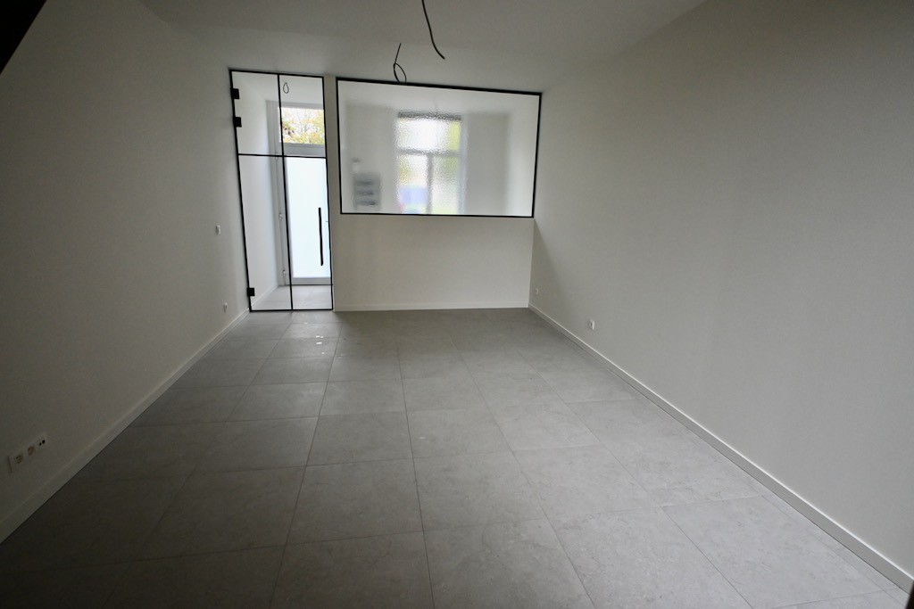 Volledig gerenoveerde woning met karakter ! - foto 4