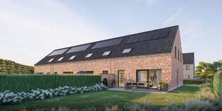 In een nieuwe en familievriendelijke wijk in Eernegem realiseert Danneels een verfijnde gezinswoning in hedendaags landelijke architectuur op het lot 12.<br /><br />Deze woning heeft een open woonkamer met afgewerkte eilandkeuken, een garage, 4 ruime slaapkamers, ingerichte badkamer, veel bergruimte en een zuid gerichte omheinde tuin met terras.<br /><br />Het lage E-peil 6 maakt je woning energiezuinig & duurzaam, dankzij een geothermische warmtepomp, vloerverwarming & zonnepanelen. Je krijgt een gezond binnenklimaat en een lage energierekening.<br /><br />Danneels werkt jouw nieuwe thuis sleutel-op-de-deur voor je af, incl. terras, oprit en tuinomheining. Voor een vaste prijs en tegen een afgesproken einddatum. Jij kiest de keuken- en badkamerinrichting, vloer- en wandtegels bij onze partners. Onze klantenbegeleider staat voor je klaar met advies op maat.