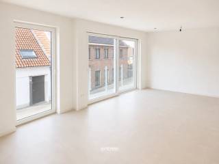 Dit instapklaar appartement ligt onder de kerktoren van het rustige Kluizen en bestaat uit inkom met toilet, living met terras, open en...