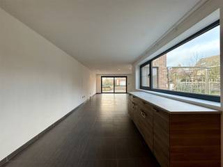 Au cœur du verdoyant et paisible Blaasveld, à deux pas du nouveau domaine Denaeyer, se trouve cette maison jumelée entièrement rénovée et prête...