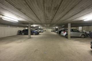 Bij interesse mail naar tinne.van.mechelen@hillewaere.beOndergrondse autostaanplaats, gelegen onder Residentie Groenhuis in Turnhout te...