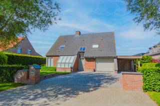 Deze instapklare villa op een perceel van 821 m² biedt 213 m² bewoonbare oppervlakte en is gelegen in een rustige, groene woonwijk op...