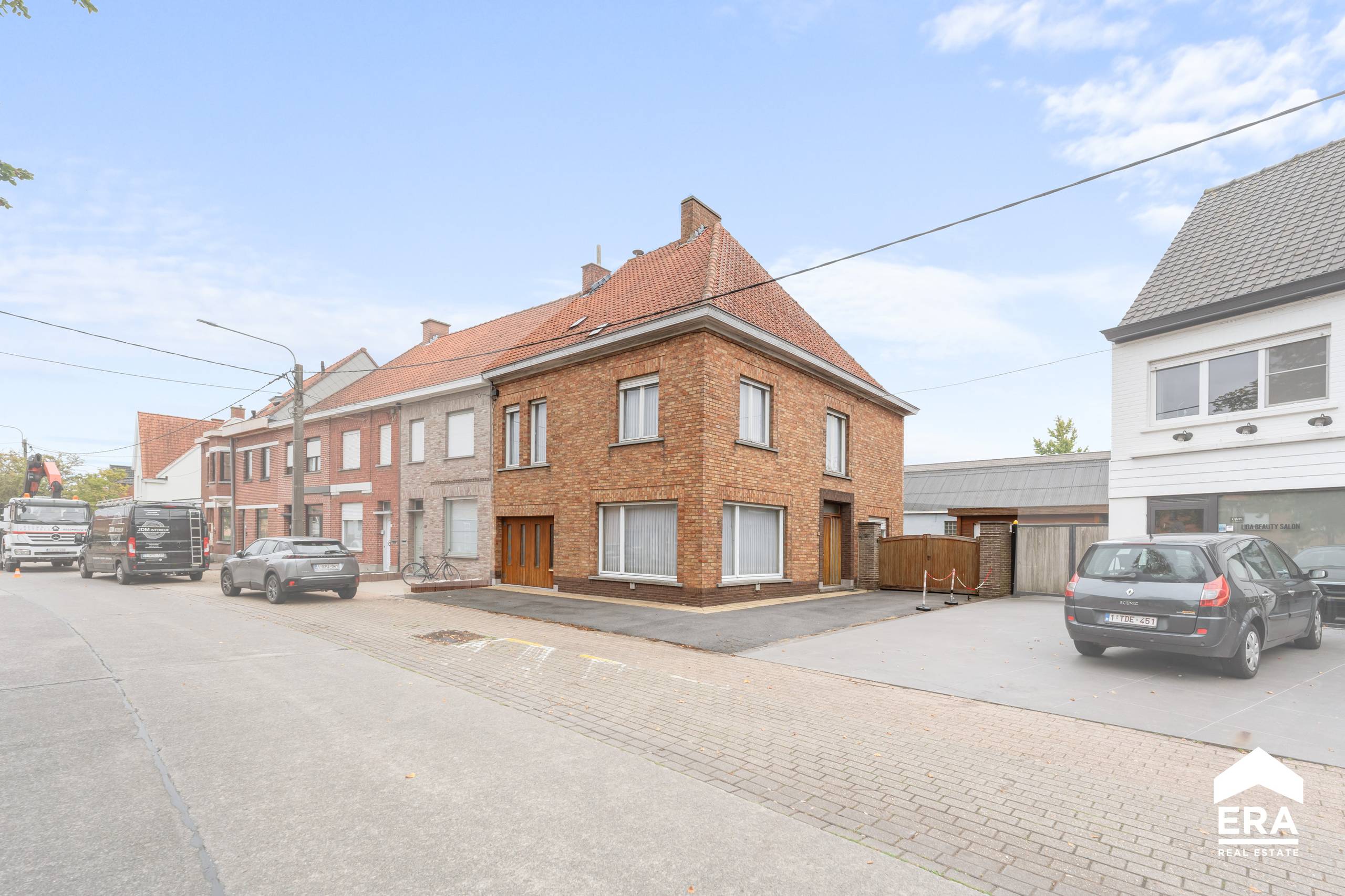House for sale in Roeselare with 6 bedrooms - photo 1