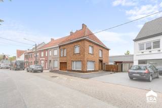 [[ DIT PAND NEEMT DEEL AAN DE ERA OPEN HUIZEN DAG OP 6/12 VAN 11:00 TOT 12:00 ]]Over de woningDeze halfopen woning aan de Kleine Weg in Roeselare...