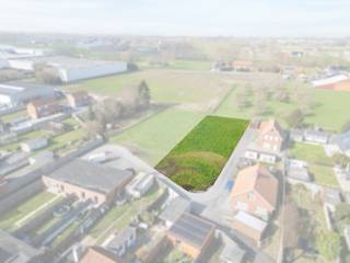 Rustig gelegen perceel grond met een oppervlakte van 1.078 m² te Oostrozebeke. Het perceel is vlot bereikbaar, doch rustig gelegen en diverse...