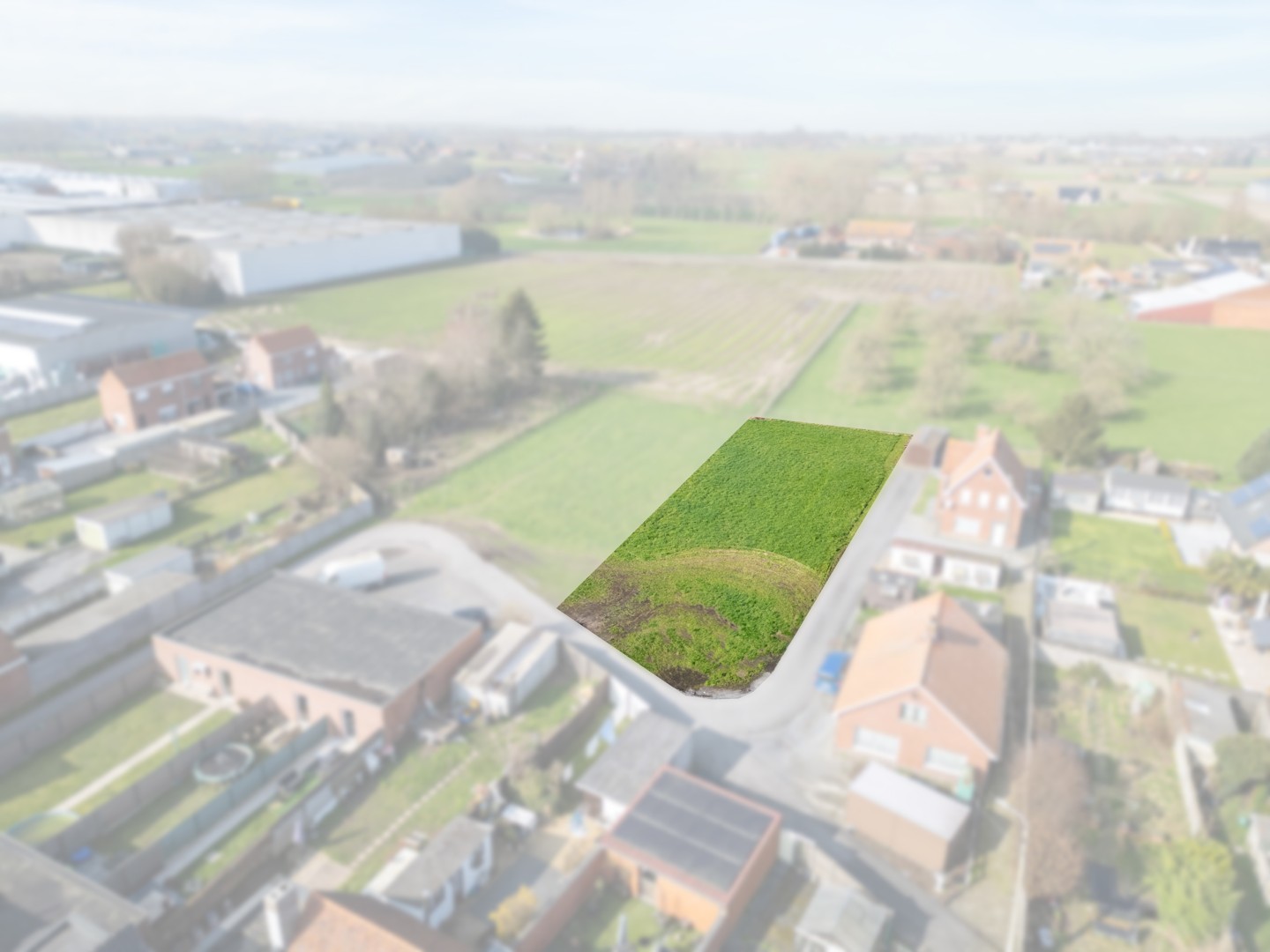 Grond van 1.078 m² te Oostrozebeke, vlakbij diverse belangrijke invalswegen! - foto 1