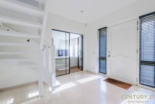 Gelegen in de rustige, residentiele verkaveling “De Lint” in Oud-Turnhout, op een 25 autominuten van zowel Eindhoven (NL) als Antwerpen, vindt u...