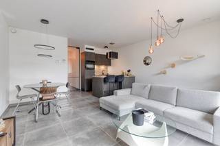 Recent gelijkvloers appartement te koop in residentie Fleur de Lin in het centrum van Wielsbeke. Dit energiezuinig appartement met 1 slaapkamer...