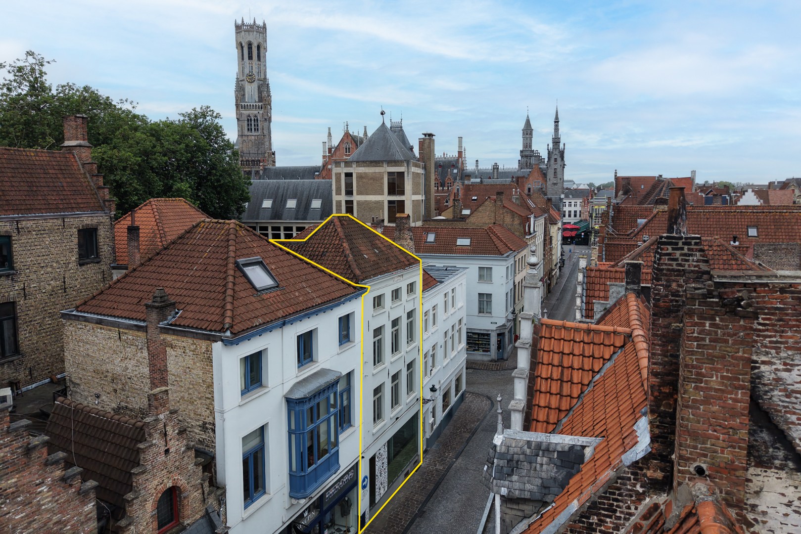 Opbrengsteigendom met handelsruimte op toplocatie in Brugse binnenstad - foto 1
