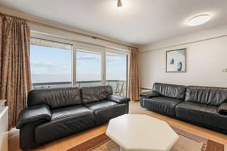 Instapklaar 2-slaapkamerappartement op de zeedijk van Blankenberge en dit met een fenomenaal zicht op de Pier.De tijdloos ingerichte leefruimte is...