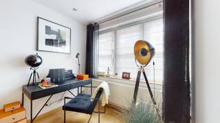 Recent duplex appartement gelegen in het centrum van Knokke op wandelafstand van de Dumortierlaan en de Lippenslaan. Het gebouw is van 2009...