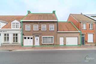 ROESBRUGGE: Ruime maar te moderniseren rijwoning met 4 slpks., grote garage en gezellige tuin op 492m² grondopp.Vlakbij de Dode Yzer, bij de...