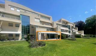 Exclusief gelijkvloers appartement in het prestigieuze parkdomein Residentie “De Dennen”, waar rust, luxe en natuur harmonieus samenkomen. Via...