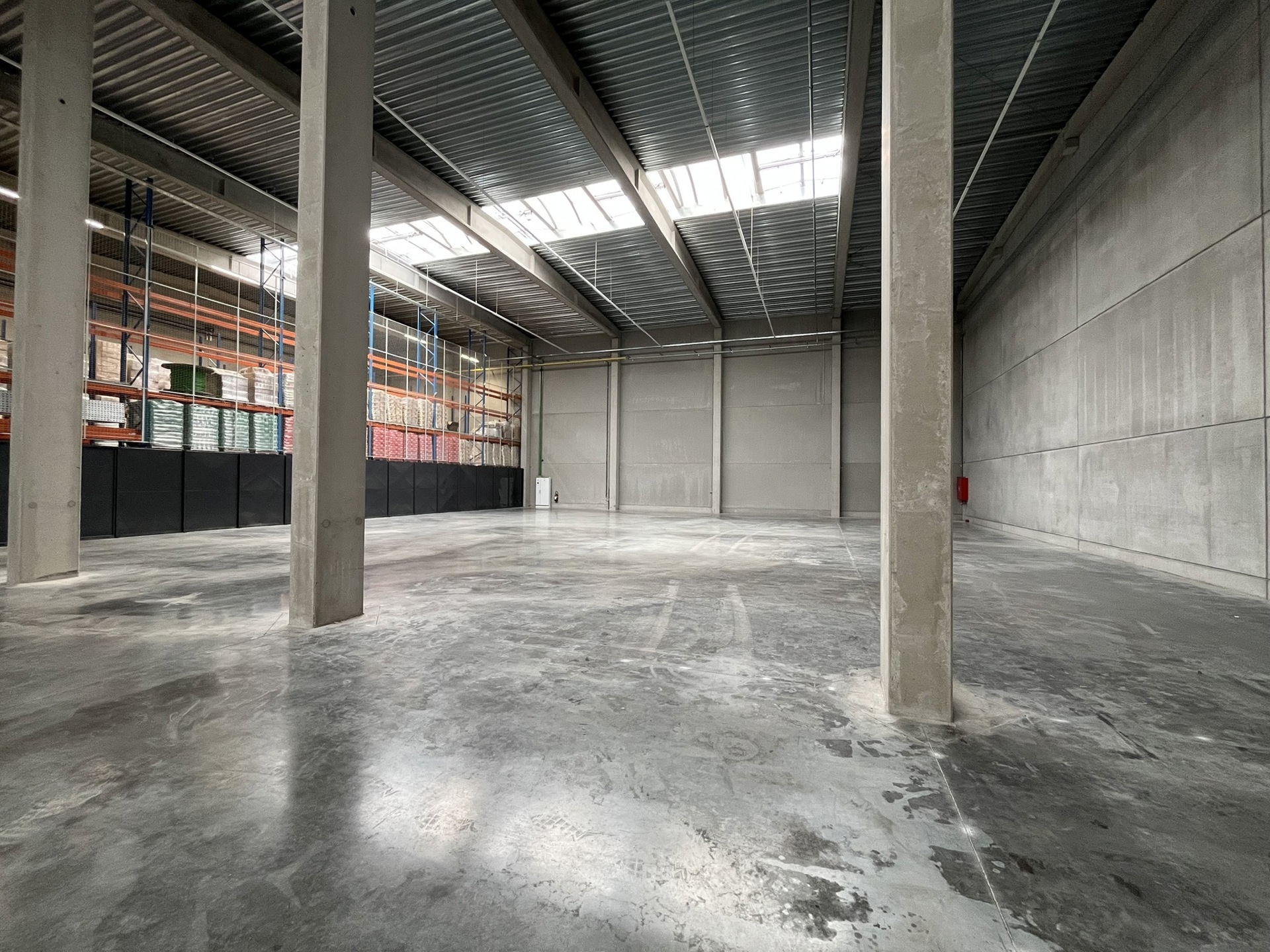 Bedrijfsgebouw te huur met zicht op E40 te Erembodegem - foto 5
