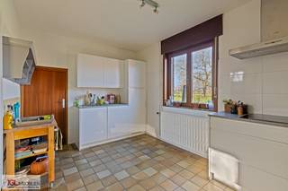 Immo Groot Leeuw stelt u met fierheid deze alleenstaande woning met atelier voor ten midden van agrarisch gebied, ideaal voor wie wonen en werken...