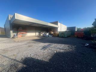 Bedrijfsgebouw van 570m² op een perceel van 1380m² gelegen op de "KMO-zone Molenheide" in Zonhoven. Zeer goede verbinding met de E314 (4km -...