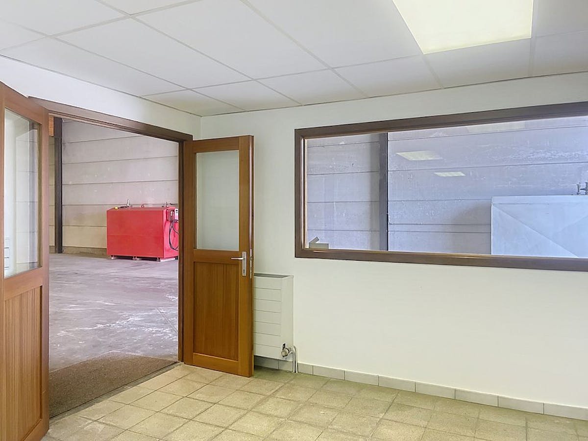 Magazijn (ca. 611 m²) met kantoren te huur te Gavere - foto 4