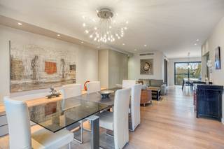 Ben je op zoek naar een ruim en kwalitatief afgewerkt duplexappartement in het centrum van Zwijndrecht?Dan is dit instapklare appartement, gelegen...