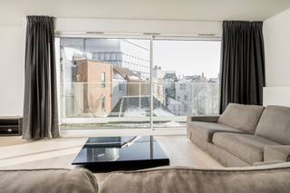 <p><span>Beautiful, bright apartment with terraces (8m² & 12m²) on the 2nd floor of a beautiful & recent building on the famous Barricades Square. Entrance hall with separate toilet. Large living room with dining area and fully equipped open kitchen. Practical storage / laundry room. 3 spacious bedrooms (19,5m² & 18m² & 11m²) of which one has its own bathroom (bath, toilet, sink) and a second separate bathroom with double sink and walk-in shower. Private cellar. Parking space in the underground parking lot. Super good location, close to the city center, public transport, restaurants, parks and several access roads.</span></p><p><span> </span></p>