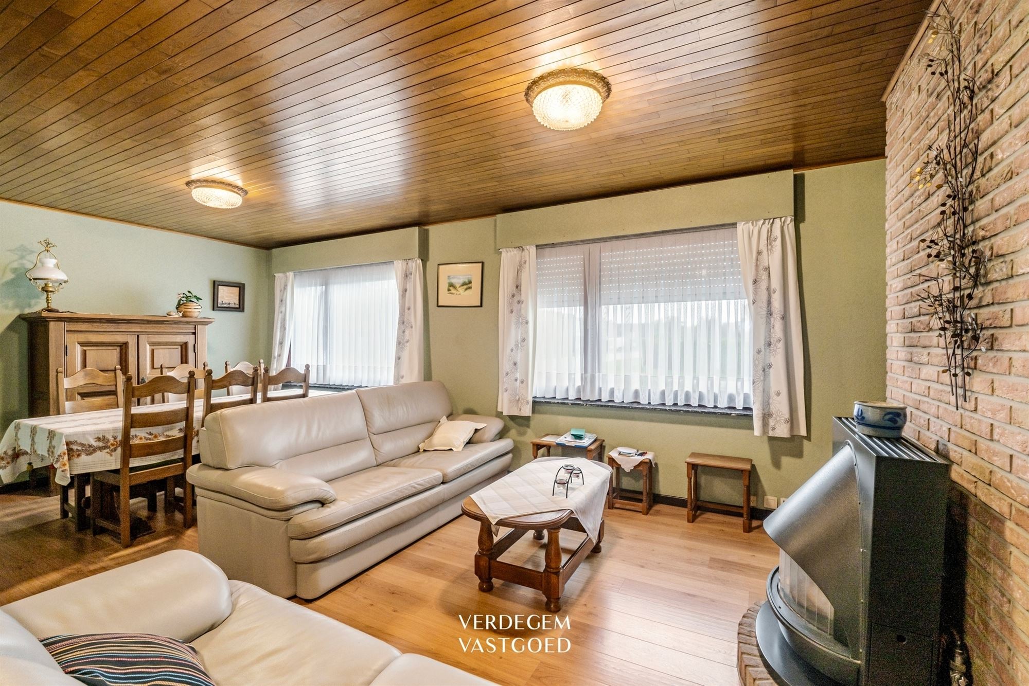 Gelijkvloerse woning met 2 slaapkamers, tuin en garage in een rustige woonwijk, te renoveren - foto 5