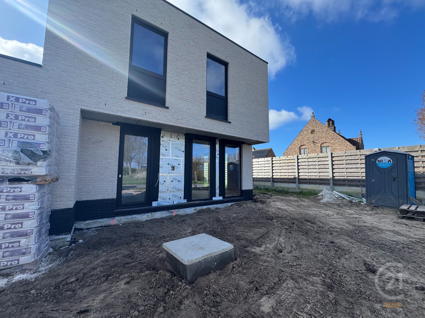 Moderne gezinswoningen met 3 ruime slaapkamers, 2 badkamers en inpandige garage! - foto 2