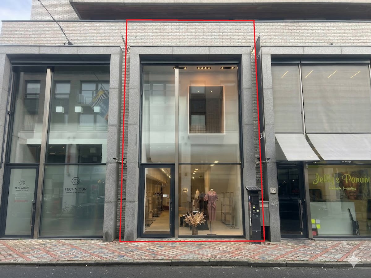 Handelspand van ca. 155m² nabij de winkelstraat in Roeselare. - foto 2