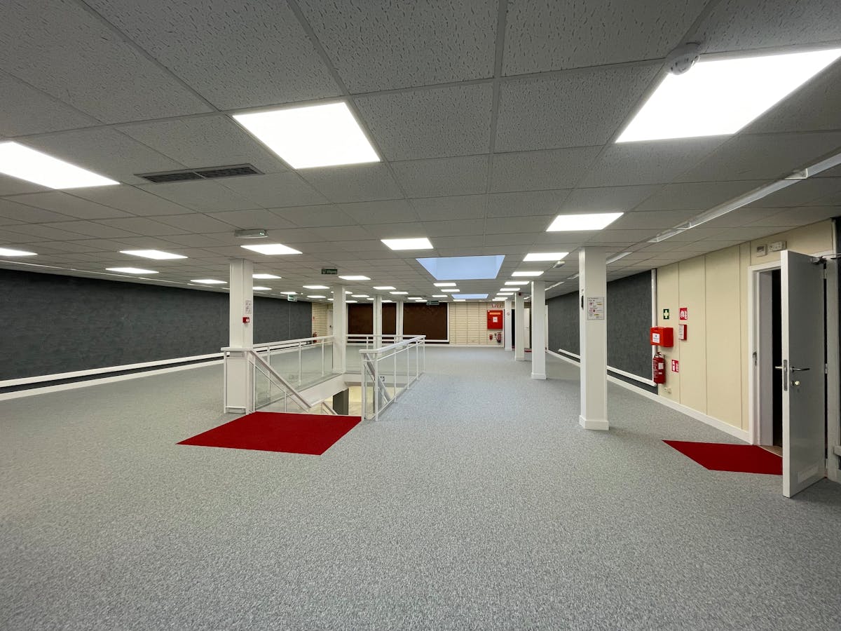 Office (approx. 800 m²) for rent in Temse - photo 4