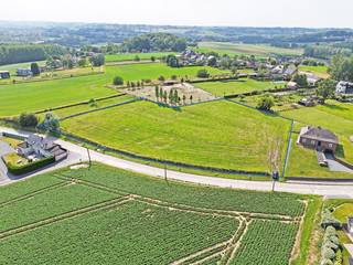Deze verkaveling situeert zich langsheen de Bontestraat te Sint-Maria-Oudenhove, de gronden zijn uiterst landelijk doch vlot bereikbaar gelegen...