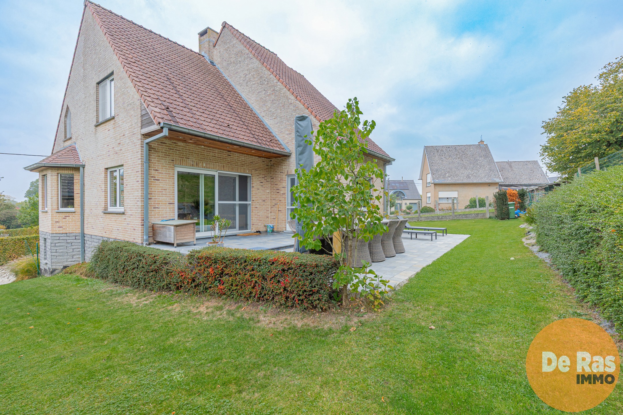 HERZELE- Degelijke open bebouwing met verrassend veel ruimte - foto 2