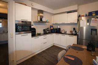 Energiezuinig en recent nieuwbouwappartement van ca. 122 m², gelegen in het centrum van Lokeren op wandelafstand van de markt, winkels en het...