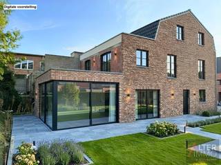 <strong>Ruime ruwbouwwoning met uitzonderlijk potentieel op perceel van 7a 50ca – Genk</strong><br /><br />Deze indrukwekkende ruwbouwwoning is gelegen te Winterslag, op een rustige en residentiële locatie, gekend om haar centrale ligging, goede bereikbaarheid en rijke historische context.<br />De woning bevindt zich op een perceel van 7a 50ca en beschikt over een netto bewoonbare oppervlakte van maar liefst 355 m², aangevuld met een volledige onderkeldering (gedeeltelijk kruipkelder).<br />Op het gelijkvloers voorziet het ontwerp een royale leefruimte van circa 80 m² met open keuken, wat zorgt voor een bijzonder ruimtelijk gevoel en een aangename lichtinval.<br />Aansluitend bevindt er zich een apart salon van nog eens 35 m², ideaal als extra zithoek, speelruimte of kantoor.<br />Verder beschikt de woning over 6 volwaardige slaapkamers, wat dit pand bijzonder geschikt maakt voor grote of samengestelde gezinnen, of voor wie extra ruimte wenst voor bureaus, hobbykamers of logeerkamers.<br />Het uitzonderlijk grote woonvolume, gecombineerd met de ruwbouwstaat, biedt tal van mogelijkheden om deze woning volledig naar eigen smaak en wensen verder af te werken.<br /><br /><strong>Indeling:</strong><br /><br /><strong>Gelijkvloerse verdieping:</strong><br />Inkomhal met vide - gastentoilet - woonkamer met open keuken en plaats voor eethoek en zithoek - apart salon/bureauruimte - wasplaats/berging<br /><br /><strong>Eerste verdieping:</strong><br />Vide trappenhal - overloop - badkamer - 3 slaapkamers<br /><br /><strong>Tweede verdieping (dakverdieping):</strong><br />Nachthal - berging - 3 slaapkamers<br /><br /><em>Afmetingen per ruimte zijn terug te vinden onder "kenmerken".</em><br /><br />De solide ruwbouwstructuur en de hedendaagse architectuur vormen een uitstekende basis om deze woning volledig naar eigen stijl en comfort af te werken.<br />Een unieke opportuniteit voor wie op zoek is naar ruimte, potentieel en de vrijheid om zijn droomwoning volledig naar eigen visie te realiseren.<br /><br />Interesse? Neem gerust contact op voor meer informatie of een bezoek ter plaatse.<br /><br /><strong>Troeven:</strong><br />+ Uitzonderlijk ruim woonvolume<br />+ Volledig naar eigen smaak af te werken<br />+ Rustige, residentiële ligging<br />+ Ideale woning voor grote gezinnen of combinatie wonen/werken<br />+ Volledig onderkelderd