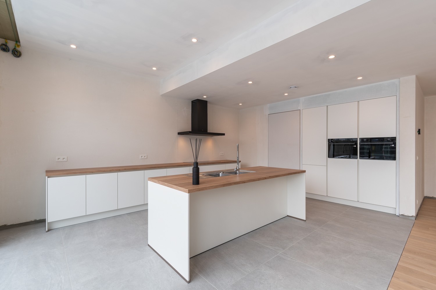 Nieuwbouwwoning met zwembad en poolhouse - foto 4