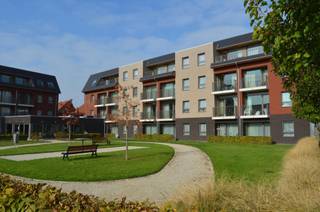 Gelegen op 2de verdieping bevindt zich deze serviceflat die uitermate toegankelijk is voor zowel senioren, andersvaliden en voorzien van alle...