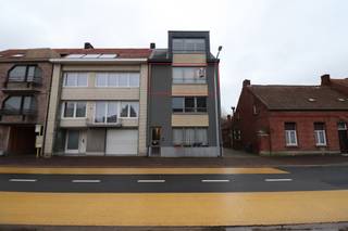 INDELINGInkomhal, woonkamer met toegang tot het terras achteraan, open keuken met formica aanbouwkeuken met spoeltafel met 1 spoelbak, keramische...