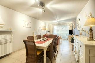 In het bruisende Koksijde-Bad, op slechts enkele stappen van de Zeedijk en het commerciële centrum, bevindt zich dit instapklare appartement. Doordat het appartement volledig bemeubeld verkocht wordt, kunt u hier onmiddellijk intrekken of verhuren zonder zorgen. Dankzij de nieuwe verwarmingsketel op gas geniet u bovendien van een uiterst energiezuinig verblijf (EPC A) aan de kust.<br /><br />INDELING<br />- Ruime inkomhal<br />- Zonnige leefruimte met toegang tot het terras<br />- Open geïnstalleerde keuken <br />- Berging met aansluiting wasmachine<br />- Badkamer met ligbad mét douche en meubel met dubbele lavabo<br />- Apart toilet<br />- 2 slaapkamers met dubbel bed<br /><br />TROEVEN<br />+ Uitmuntende locatie in het centrum en vlakbij de zee (klein lateraal zeezicht)<br />+ Zeer energiezuinig dankzij het gunstige EPC-label A<br />+ Individuele centrale verwarming op gas met een nieuwe ketel, thermostaat via smartphone bedienbaar<br />+ Conforme elektrische installatie<br />+ Instapklaar: het appartement wordt volledig bemeubeld verkocht<br />+ Aanwezigheid van een private kelder en een handige, gemeenschappelijke fietsenstalling in de residentie<br /><br />Heeft dit mooie appartement te koop in Koksijde uw interesse gewekt en wenst u meer informatie of een plaatsbezoek in te plannen? Neem dan gerust contact op met de dossierverantwoordelijke Sarah Velle via sarah.velle@dewaele.com of 0470 10 52 78.<br /><br />Bestuursmaatregelen in het maatregelenregister: nee