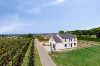 Landelijke villa in het prachtige Hageland met mogelijkheid van 2% registratierechten !In een rustige doodlopende straat, omgeven door weilanden en...