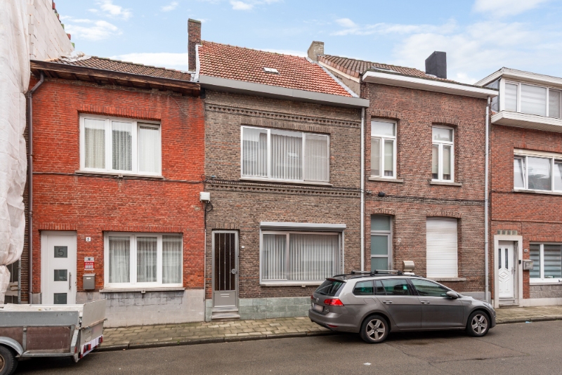 Rustig gelegen &amp; te moderniseren rijwoning met 3 SLK en koer - foto 2