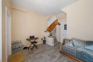 Ideally located in the heart of the city center, this charming, fully renovated semi-detached house will win you over with its comfort and...