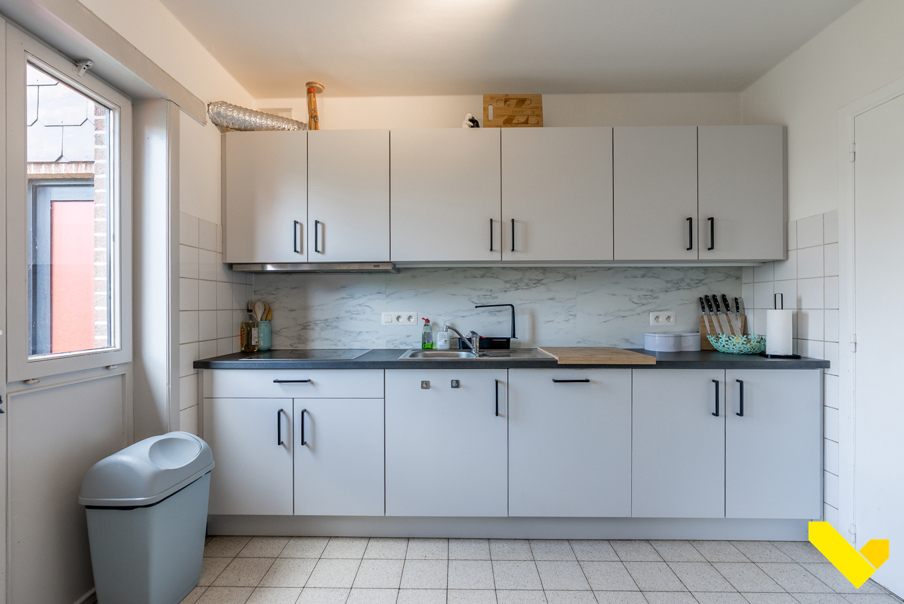 Sfeervolle halfopen gezinswoning met vier slaapkamers in een kindvriendelijke buurt. - foto 4