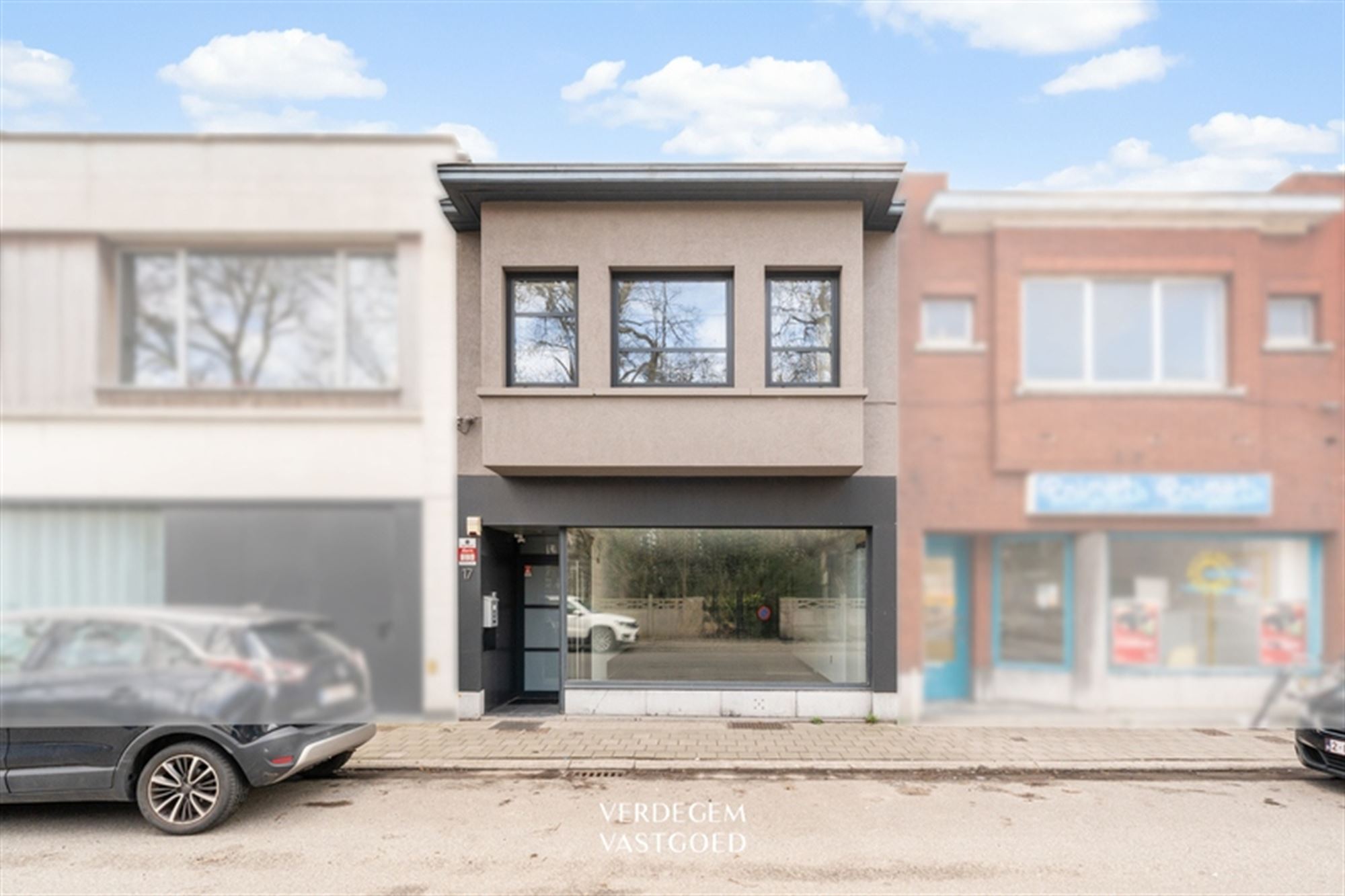 Handelsruimte of atelier met mooi woongedeelte in hartje Zelzate - foto 1