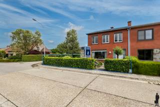 CHARMANTE GEZINSWONING MET TUIN EN GARAGE OP TOPLIGGING IN HOOGSTRATENIn een rustige en aangename woonomgeving in Hoogstraten bevindt zich deze...