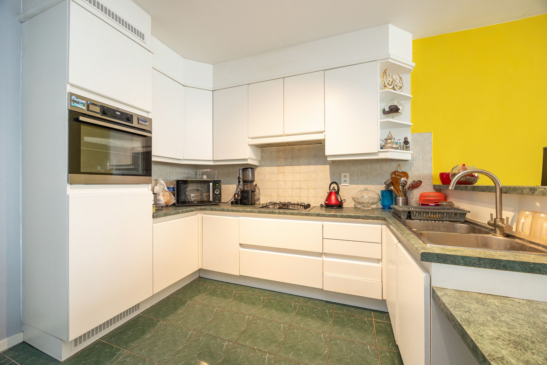 Twee slaapkamer appartement op gunstige locatie + garagebox - foto 5