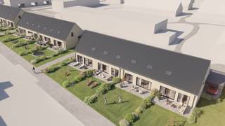 <p>Ontdek Kouter Middenpark, een nieuwbouwproject in Eke, deelgemeente van Nazareth-De Pinte, waar comfortabel, energiezuinig en hedendaags wonen centraal staat.</p><p>Het project combineert een aangename residentiële omgeving met een bijzonder vlotte bereikbaarheid.</p><p>Dankzij de ligging bevindt u zich op korte afstand van Gent, met bovendien een vlotte verbinding via de E17 en N60.</p><p>Ook het station van Eke bevindt zich vlakbij, terwijl u in de omgeving volop geniet van het aanwezige groen.</p><p> </p><p>De eerste fase van het project omvat 12 moderne gezinswoningen met zadeldak, ontworpen met aandacht voor comfort, functionaliteit en energiezuinigheid.</p><p>Het project omvat zowel halfopen bebouwingen met carport als gesloten bebouwingen met inpandige garage.</p><p>Alle woningen beschikken over 3 slaapkamers en worden aangeboden aan een vaste prijs, zonder prijsherziening.</p><p> </p><p>Ook op technisch vlak zijn de woningen voorzien van hedendaagse en energiezuinige technieken.</p><p>Zo beschikt elke woning over een ventilatiesysteem C+, vloerverwarming via een warmtepomp op zowel het gelijkvloers als de verdieping en 4 zonnepanelen.</p><p>Dankzij deze combinatie wordt een E-peil van maximaal E26 voorzien, waardoor u geniet van een energiezuinige woning met hedendaags wooncomfort.</p><p> </p><p>De woningen worden voorzien van een kwalitatieve basisafwerking.</p><p>De start van de werken is voorzien in het voorjaar van 2027.</p><p>Dankzij de combinatie van een energiezuinige uitvoering, een vaste aankoopprijs en een aantrekkelijke ligging nabij Gent vormt Kouter Middenpark een interessante keuze voor wie op zoek is naar een nieuwe gezinswoning, maar ook voor wie nieuwbouw als investering overweegt.</p><p></p><p><strong>Aankoopprijs zonder BTW: 326.325 euro*</strong></p><p></p><p><strong>Aankoopprijs inclusief 21% BTW op de constructie: 388.303,77 euro*</strong><br />*Prijs publicatie (Incl. 21%BTW + grond excl RR)</p><p>* excl. RR (12% grondwaarde), meetkosten, aktekosten, aansluitkosten nutsleidingen en notariskosten<br />We staan ter beschikking van de koper voor de volledige en gepersonaliseerde prijsopgave op maat. Contacteer ons gerust voor een vrijblijvende afspraak.</p><p> </p><p>Interesse in de beschikbare woningen, plannen en prijzen?</p><p>Neem gerust contact met ons op via deinze@vastgoeddevos.be of 09 380 25 99.</p><p> </p><p> </p>