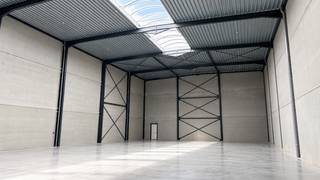 Ontdek het gloednieuwe KMO-project Gruuthuse in Oostkamp.<br /><br />Dit modern bedrijvenproject bevindt zich op een strategische locatie in het hart van West-Vlaanderen. <br />Ideaal voor ondernemingen die nood hebben aan extra ruimte of op zoek zijn naar een interessante investering.<br /><br />De kmo-units in Oostkamp bevinden zich op een uitstekende locatie in de nabijheid van de grote steden zoals Brugge en Gent , waardoor ze kunnen bijdragen aan een bloeiende economische omgeving die tal van zakelijke kansen bieden.<br /><br /><br />Troeven: <br />* Aparte kantoorruimte met twee verdiepen <br />* Toplocatie nabij Brugge en Gent - vlotte verbinding met de E40 en E403 <br />*Duurzame BEN gebouwen <br />*Casco oplevering met een oppervlakte van 778,89 m² <br />*Mogelijkheid tot diverse optiepakketten<br />*3 parkeerplaatsen<br />*Industriële, gepolierde gewapende betonvloer<br />*Lichtstraat in meerwandige polycarbonaatplaten met aluminium profielen<br />*Aluminium schrijnwerk met elektronische sectionale poort<br /><br />Onmiddellijk beschikbaar of beschikbaar op zeer korte termijn!<br /><br />Interesse?<br />Contacteer Simon via 0498 12 37 08 of mail naar simon@vicusvastgoed.be