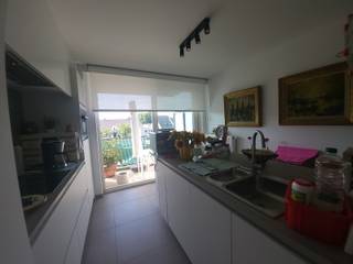 In deze Residentie Arthur, een kleinschalig appartementsgebouw, vinden we dit volledig instapklare (geschilderd en voorzien van...
