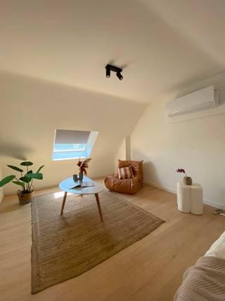 <p><strong>Bright and pleasant studio near Bourgoyen</strong></p>
<p>EPC: B<br />Mobiscore: 9.1/10</p>
<p>Within walking distance of shops, public transport and the vibrant city life of Ghent, you will find this fully renovated studio. Thanks to its central location, you can enjoy a quiet environment while staying close to all amenities. Ideal for first-time tenants, parents with studying children, or anyone looking for a practical and affordable home.</p>
<p>This modern studio has been completely renovated and features a fitted kitchen, a bathroom with shower, single washbasin and toilet, as well as a sleeping area. The studio is heated with a heat pump.</p>
<p>The building contains a total of 6 studios and 1 apartment, creating a small-scale and pleasant living atmosphere.</p>
<p>Ideal for first-time tenants, parents with studying children,…</p>
<p><strong>CONTACT LAURA</strong> at +32 473 41 35 62 or via info@vicusvastgoed.be</p>