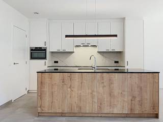 Welkom te Peer op de Steenweg Linde. Deze unieke, instapklare woning biedt alle comfort en luxe die je zoekt. Een zee aan ruimte, met veel lichtinval...