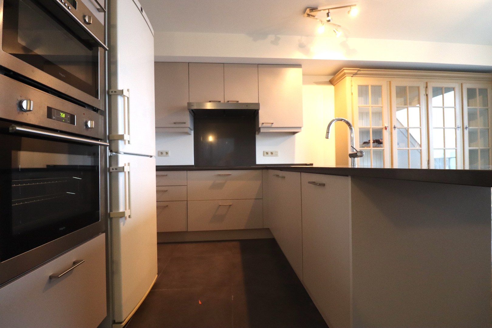 Duplex appartement met 2-3 slaapkamers, terras en garage te huur, in het centrum van Haasdonk - foto 4